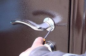 Замена дверной ручки металлической двери в Иваново