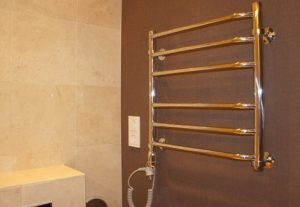 Установка электрического полотенцесушителя в ванной в Иваново